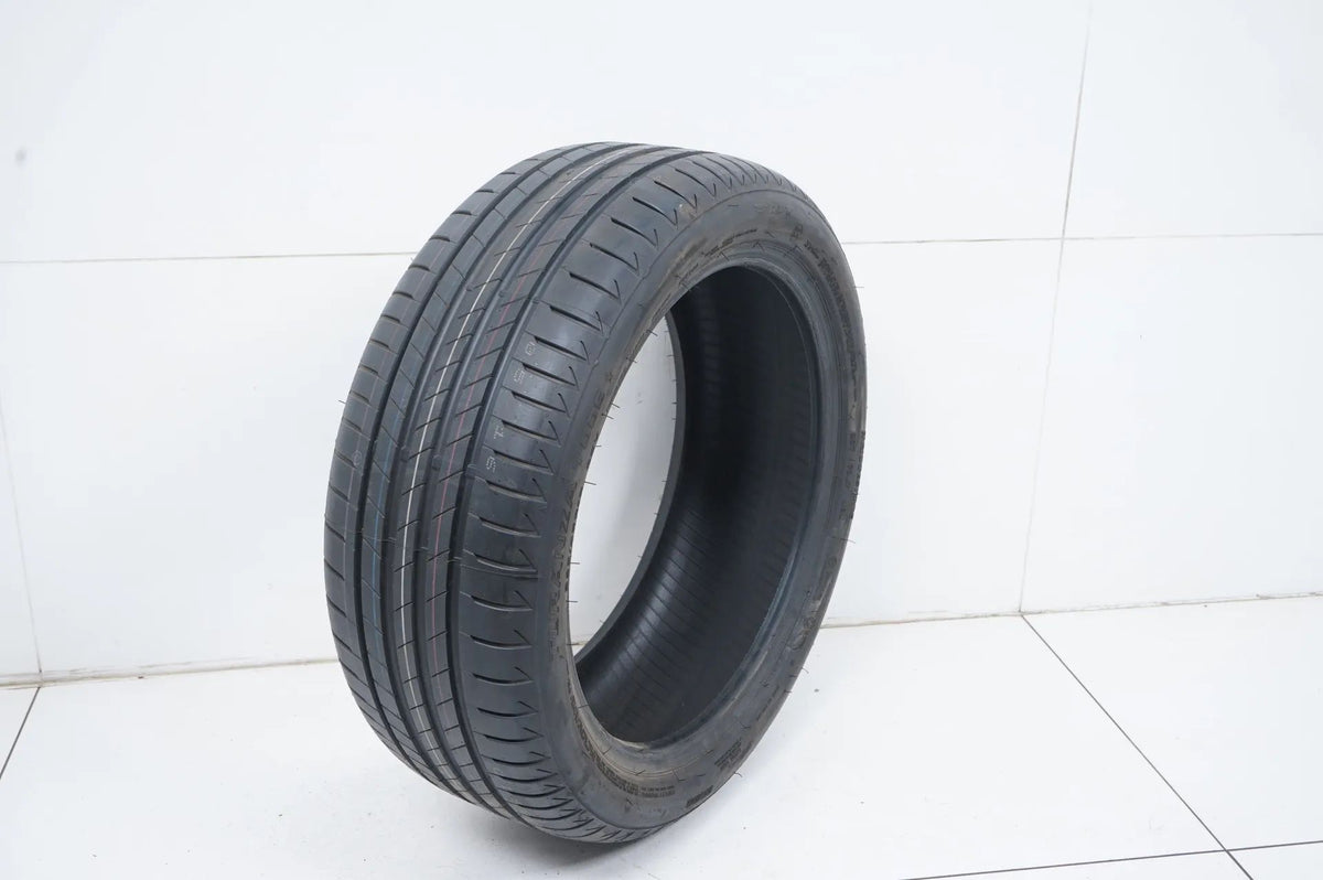 1 x DEMO summer tire Bridgestone 225 45 18 inch DOT18 BMW* RFT Detail view 3