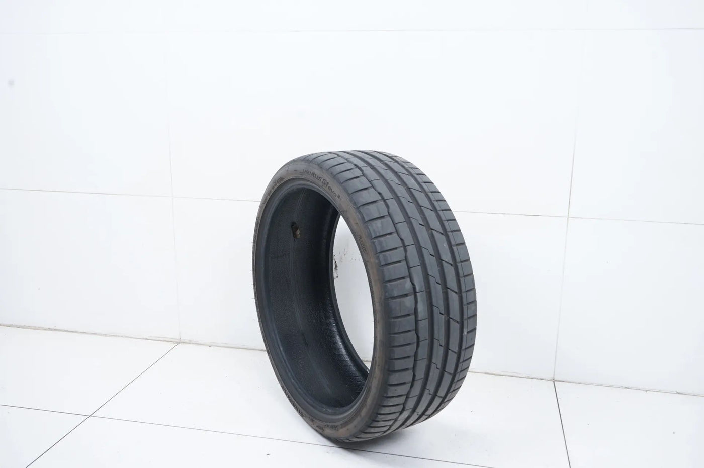 1 x Sommerreifen Hankook 245 35 21 Zoll  DOT20 ca. 6mm