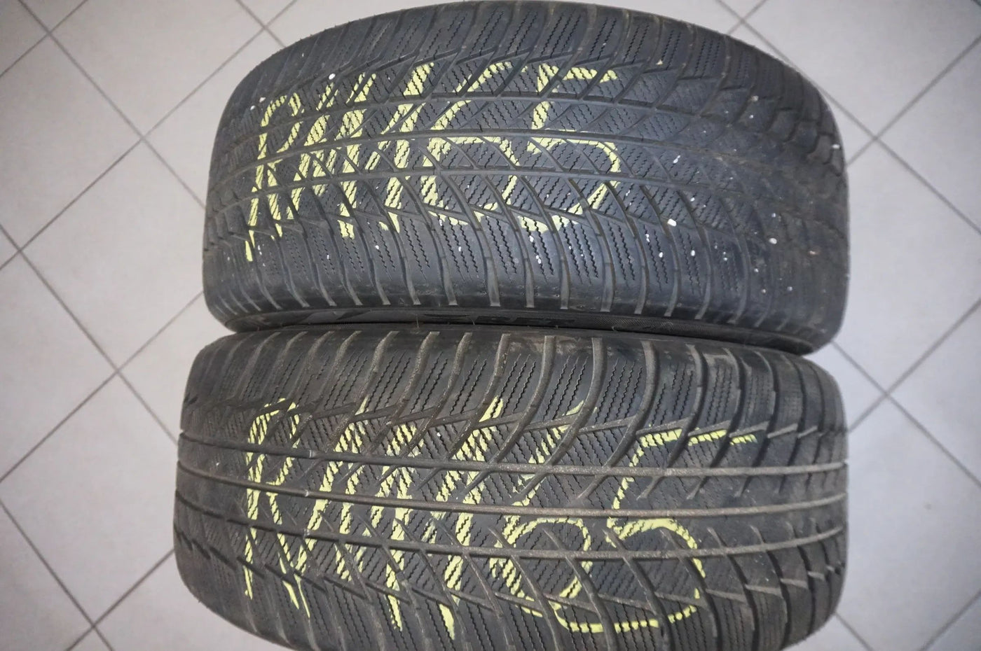 2 X 225 50 R18 95H Winterreifen Bridgestone Blizzak LM001* RFT RSC 2017 6mm
