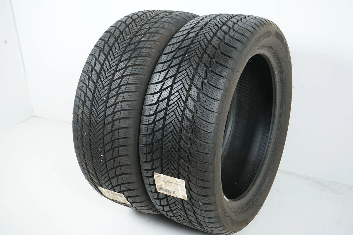 2x Pneus hiver Bridgestone 235 50 19 pouces DOT19 env. 8mm MO Vue détaillée 3