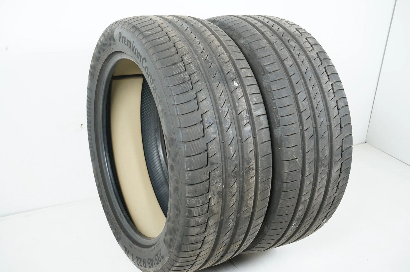 2x pneus été Continental 285 45 R22, DOT 22/19, env. 5,5mm