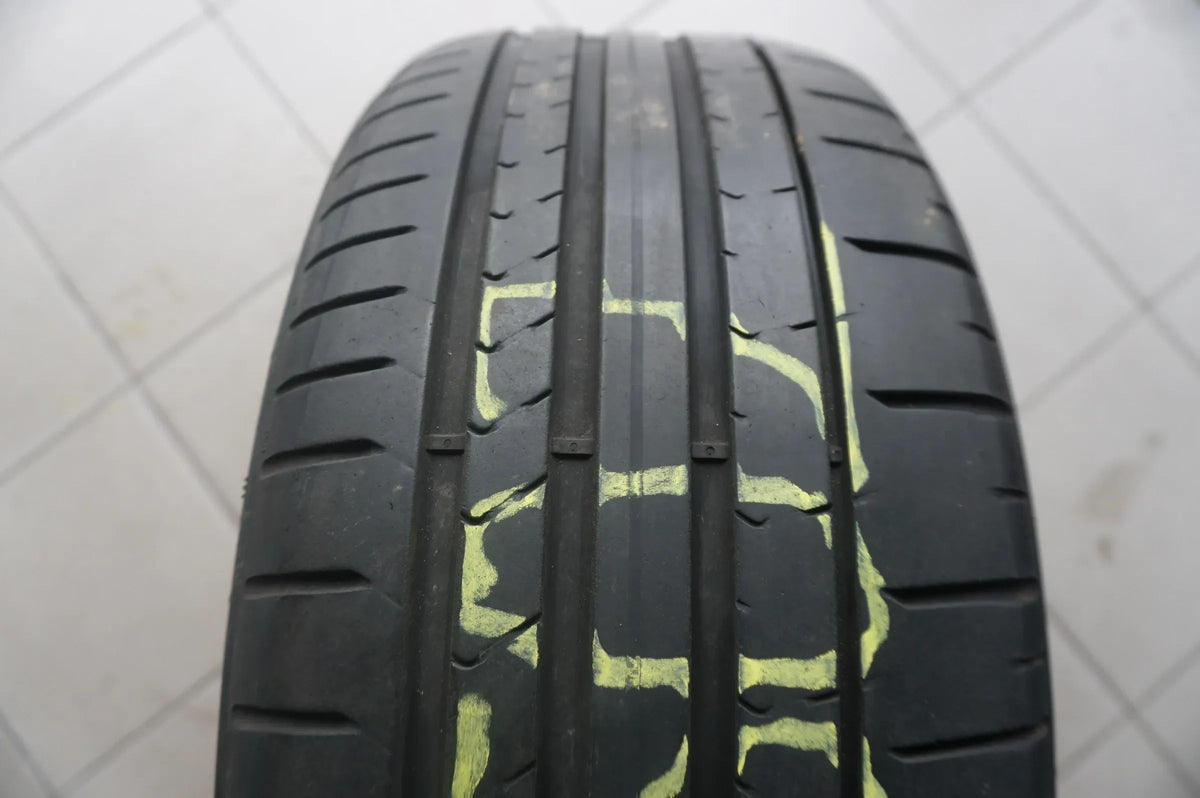 1 X 225 40 R19 93W Summer Tire Pirelli P Zero PZero MO 5mm 2022 Detail view 2