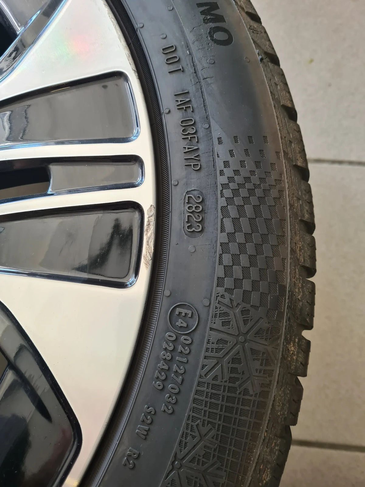Original Mercedes E-Klasse W214 S214 Alufelgen Winterreifen 245 45 R19 Zoll Vue détaillée 9