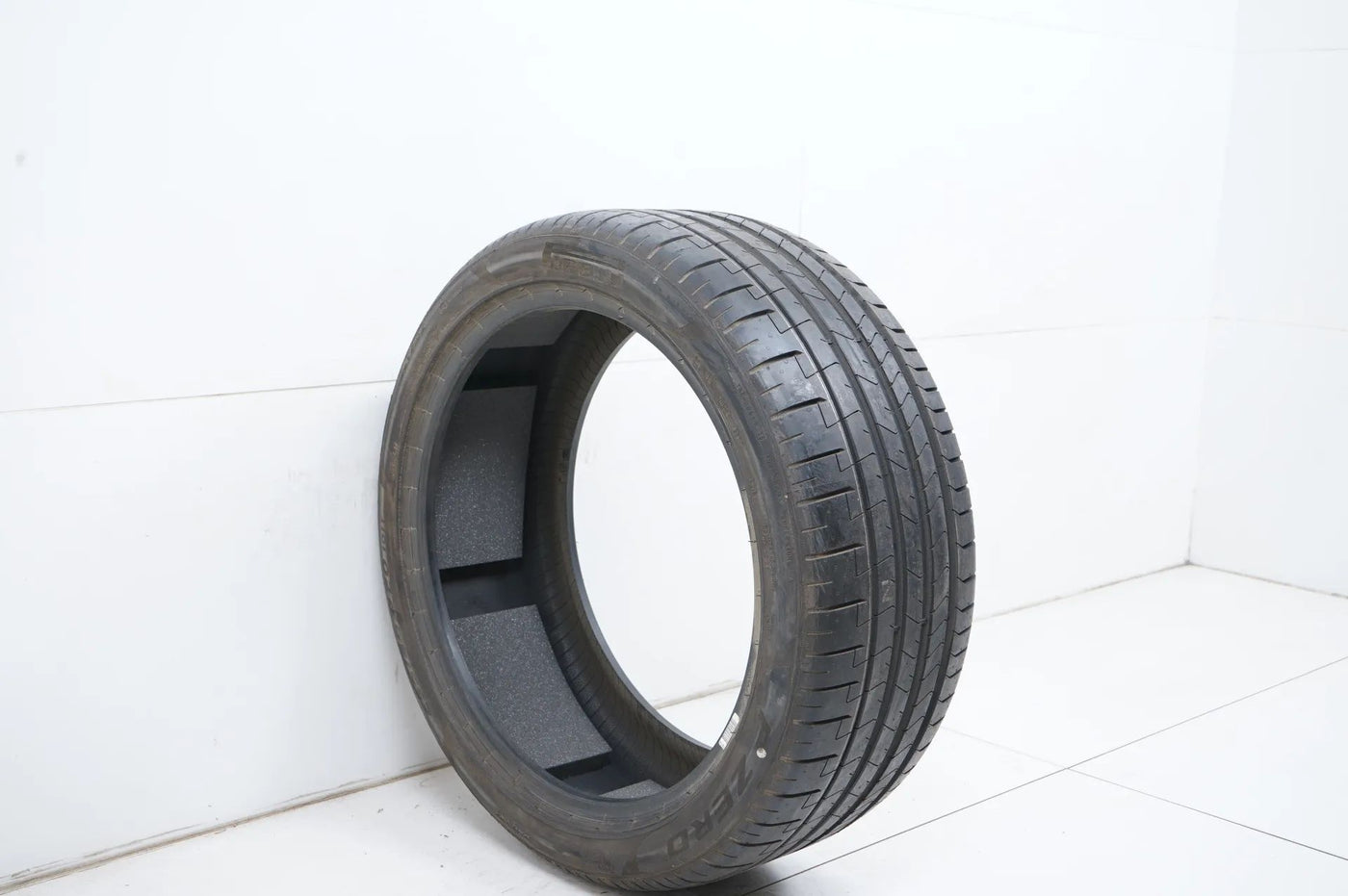 1x DEMO summer tire Pirelli 255 40 20 inch DOT20 MOE Runflat