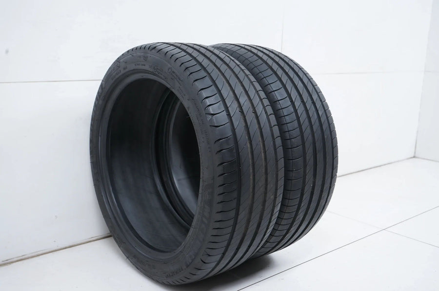 2 x Pneus été Michelin 205 45 17 pouces DOT21 environ 6mm