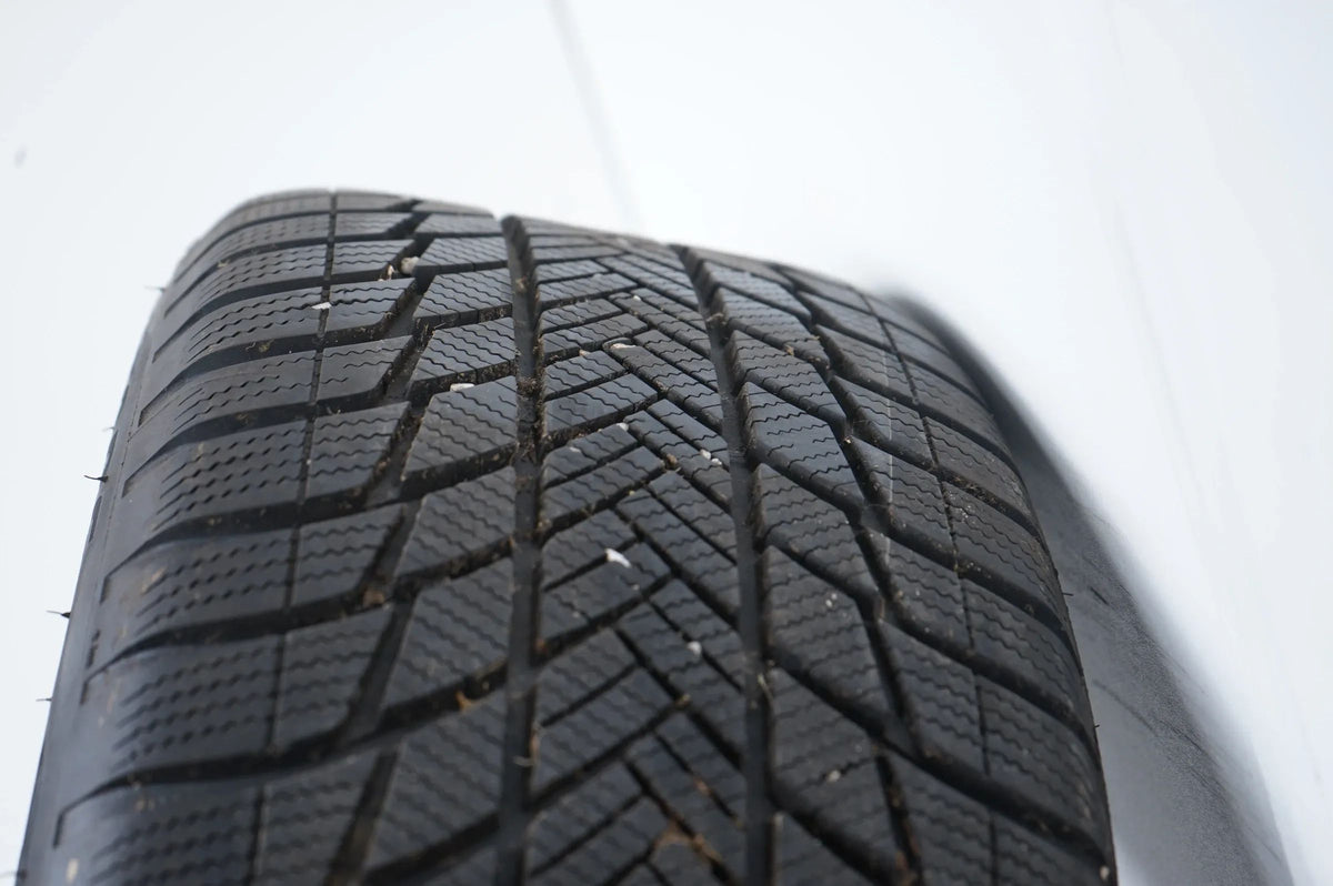 Mercedes GLA GLB H247 Winterräder Winterreifen 235 50 19 Zoll 8mm Detailansicht 12