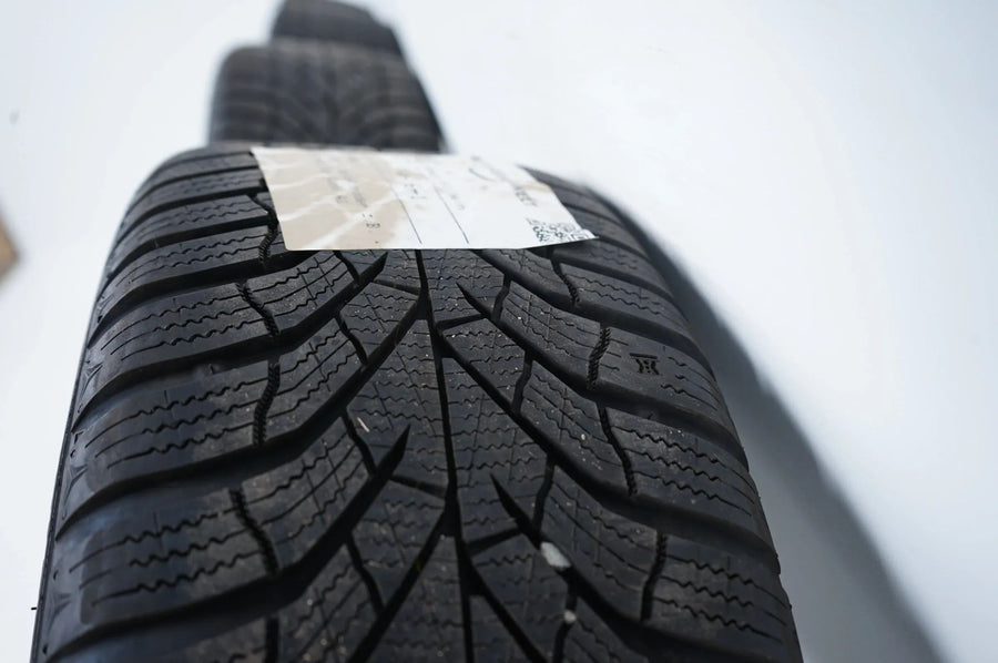 Audi A1 8X cerchi in lega ruote complete invernali pneumatici invernali 195 50 16 pollici 7 mm