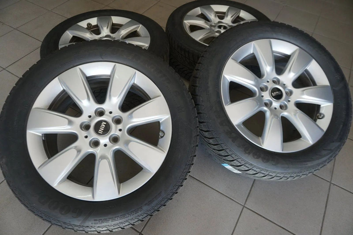 Originele Mini Countryman F60 SE lichtmetalen velgen met winterwielen en winterbanden 225 55 R17