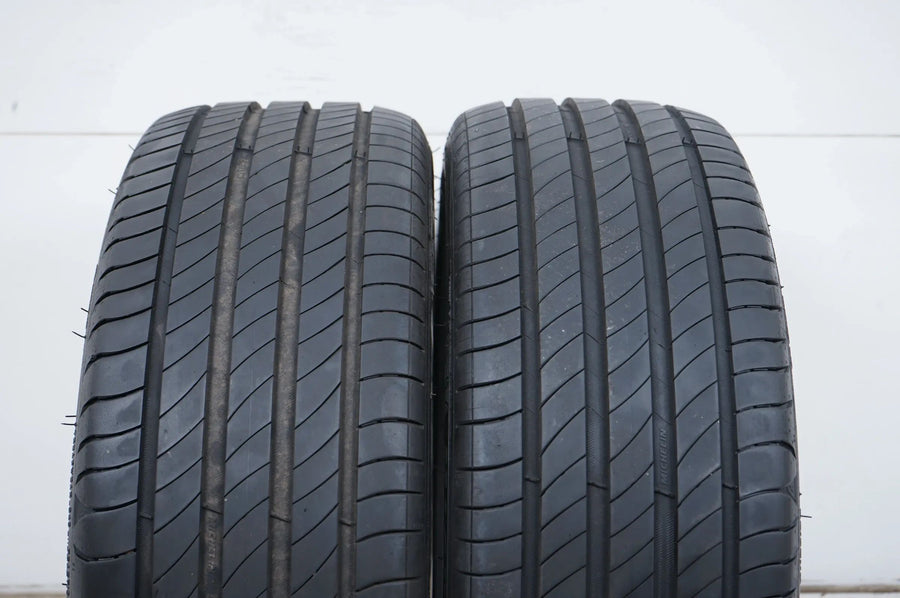 2 x Pneus été Michelin 205 45 17 pouces DOT21 environ 6mm