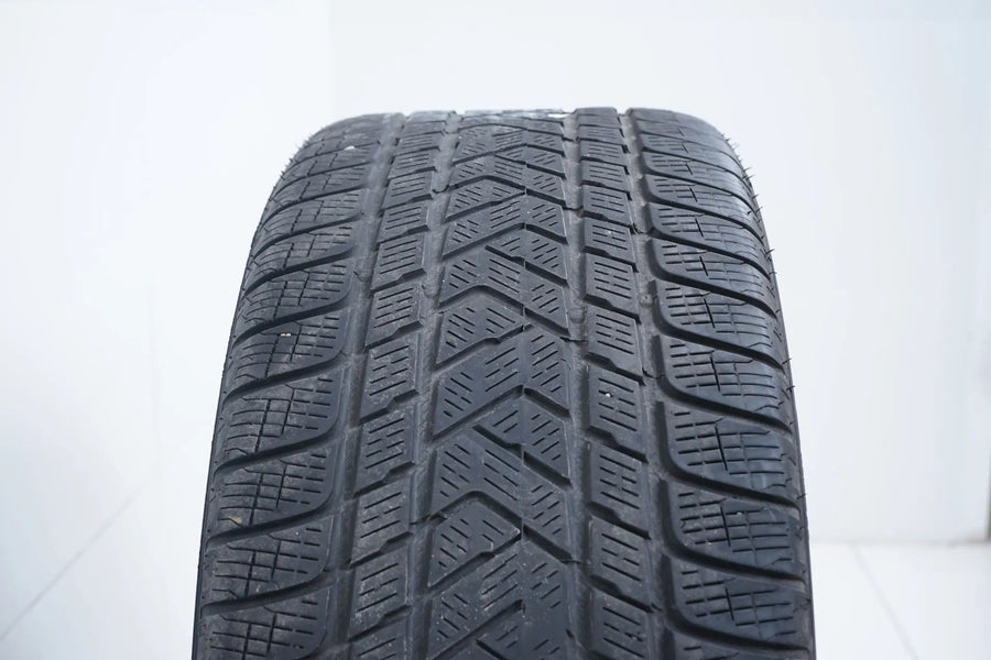 2x Winter tires 285 45 21 inch Pirelli DOT22 approx. 4 mm BMW* RFT