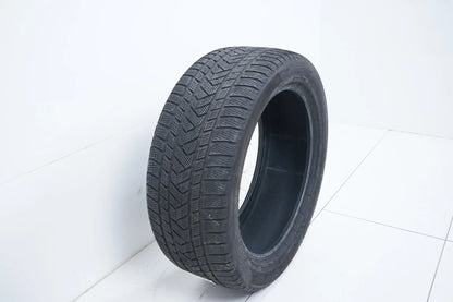 1x Winterreifen 285 45 21 Zoll Pirelli DOT22 ca.6 mm Bmw* RFT