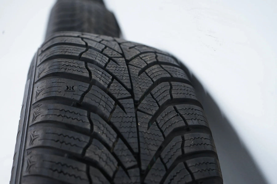 KIA inconnu roues d'hiver pneus d'hiver 175 65 14 pouces 4 trous