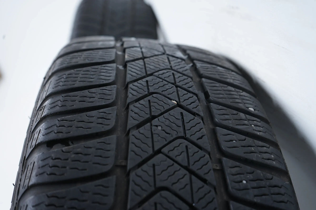 Audi A3 GY 8Y Pneus hiver Roues hiver 205 50 17 pouces Vue détaillée 8