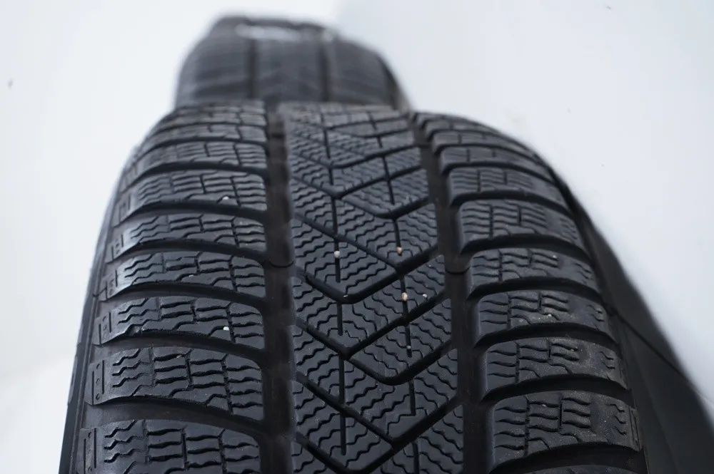 Mercedes E-Class W213 winter tires/wheels 245/45/18 inch Detailansicht 13