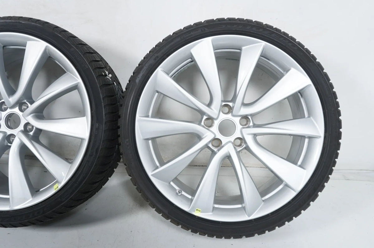 Like new Tesla Model 3 winter wheels 235/35/20 inch with sensors (valid until 2020) Detail view 7