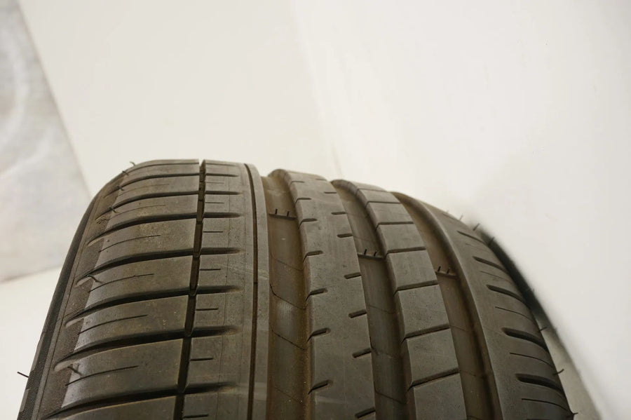 1 pneu été Michelin 255/40/18 pouces DOT16 MO env. 7,5 mm