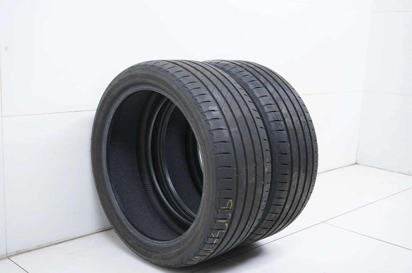 2x Bridgestone summer tires 255/40/20 inch DOT19 approx. 5 mm tread depth MO