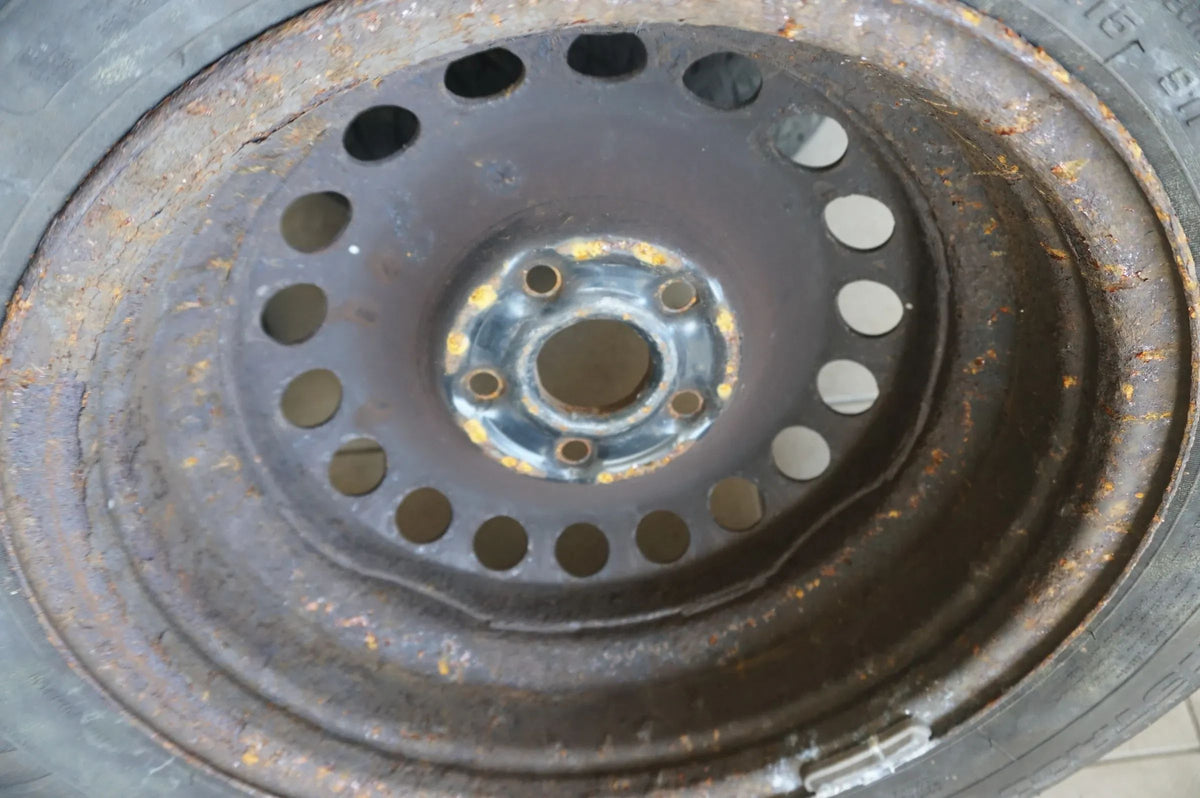 Original VW Golf 5 6 V VI Felgen Winterräder Winterreifen 195 65 R15 2016 7mm Detailansicht 4