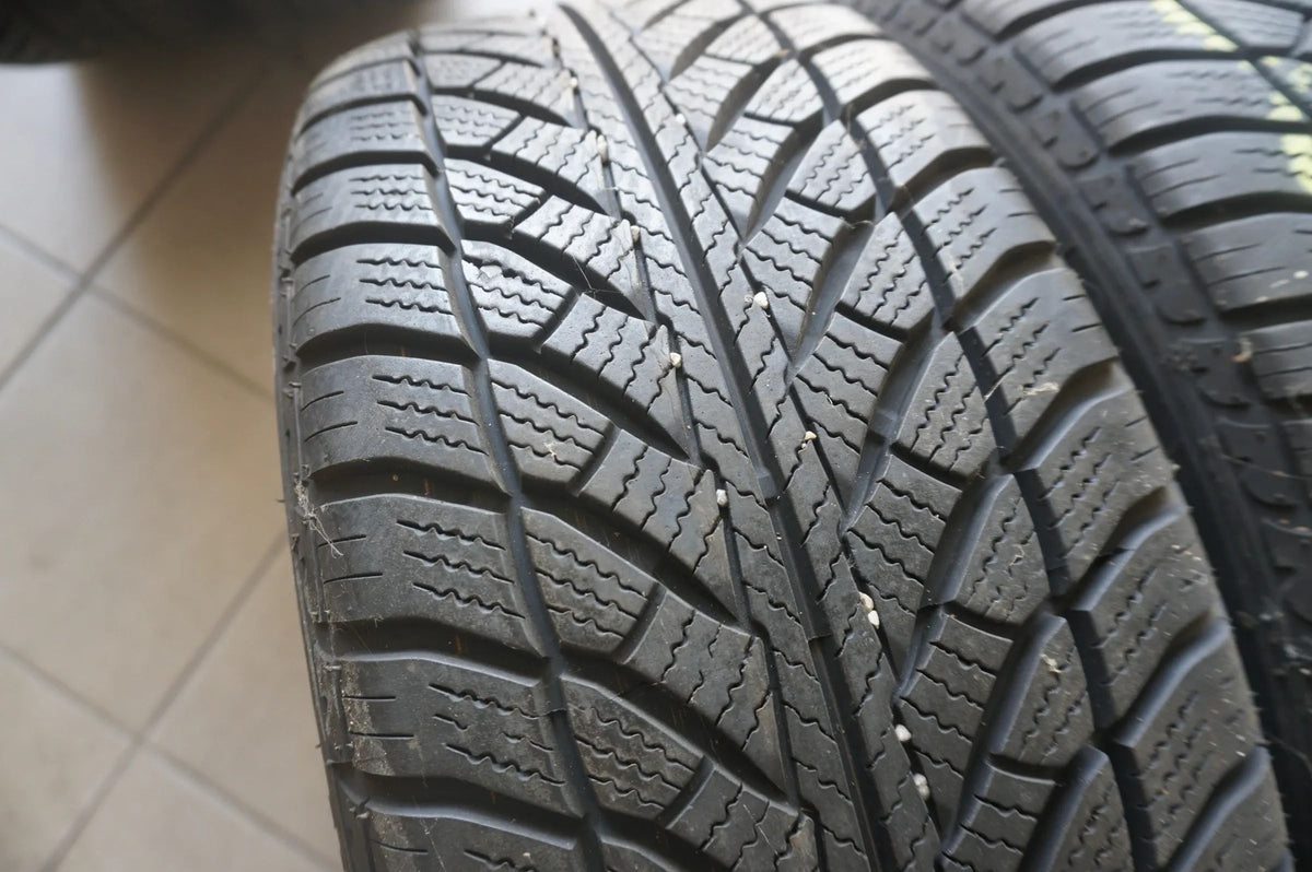 Original BMW 1er F20 2er F22 17 Zoll Alufelgen Winterreifen 205 50 R17 2015 7mm Vue détaillée 8