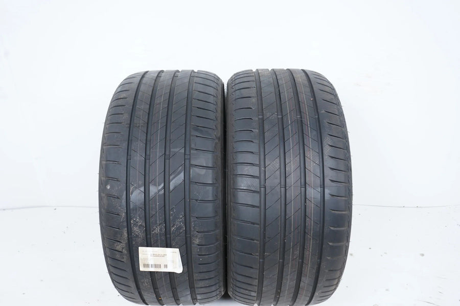 2 x Pneus d'été de démonstration Bridgestone 285 35 20 pouces DOT21 MO