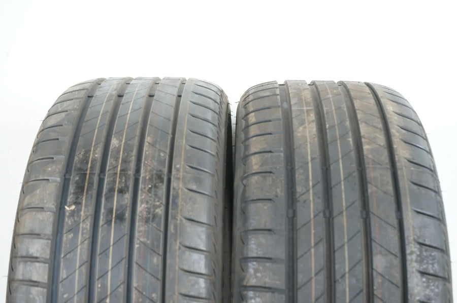 2 x pneus d'été de démonstration Bridgestone 255 45 19 pouces DOT22 MO