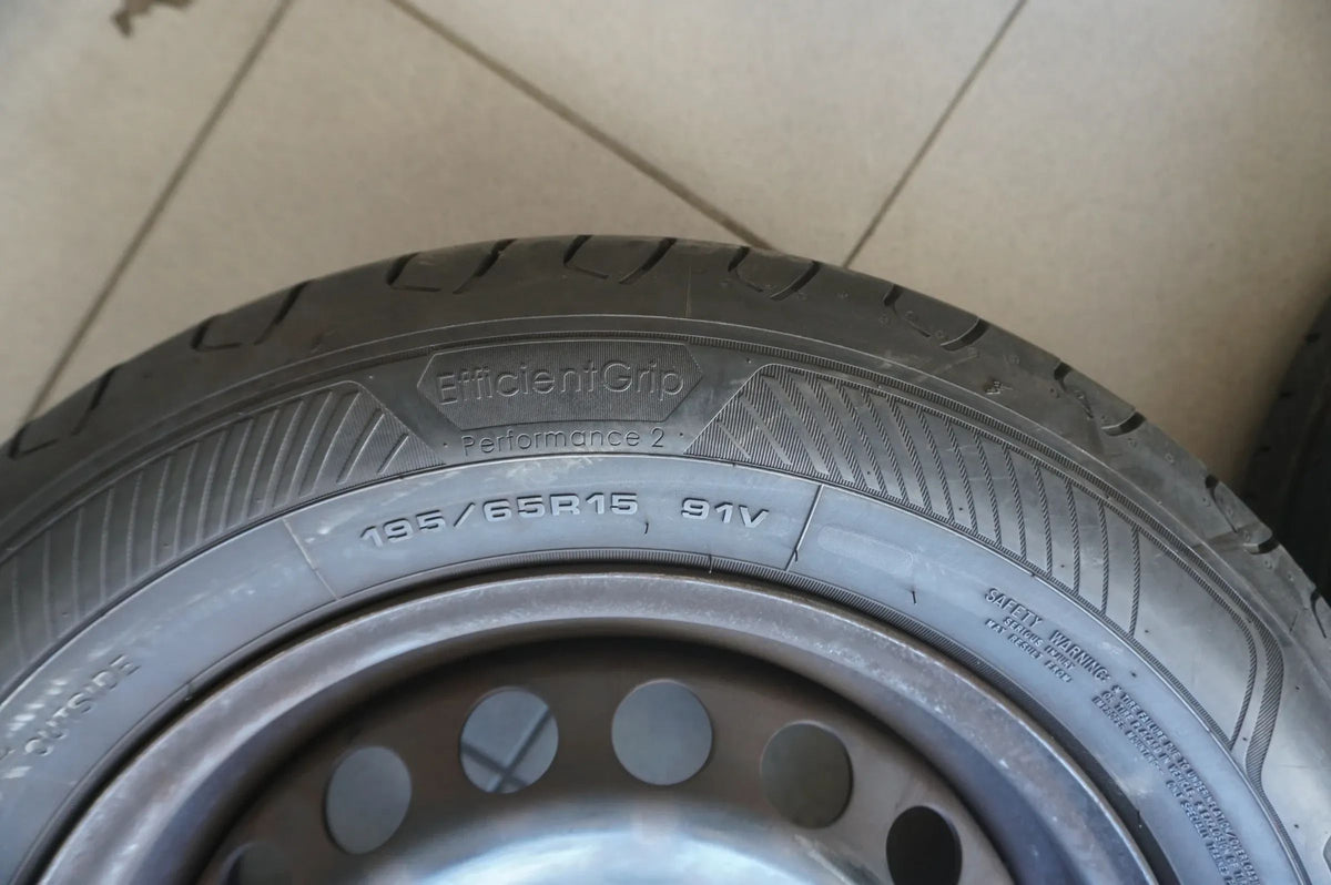 Original VW Golf 5 6 V VI Stahlfelgen Sommerräder Sommerreifen 195 65 R15 6mm Detailansicht 4
