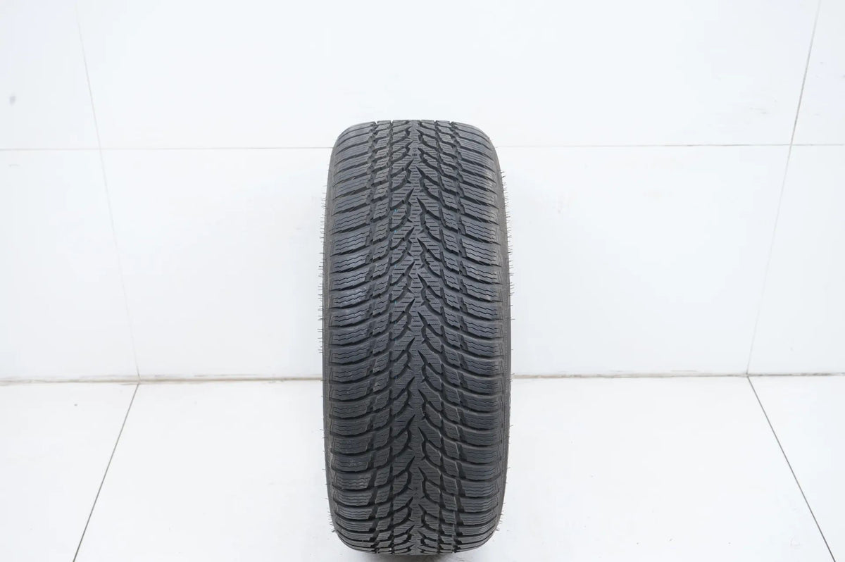 1 x Winterreifen Nokian 225 45 18 Zoll DOT19 ca.7 mm Detailansicht 2