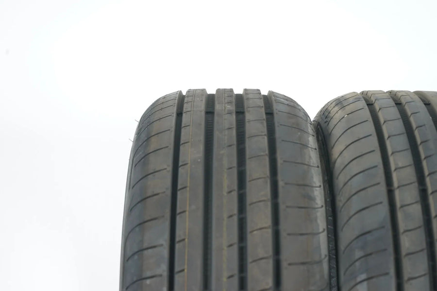 2 pneus été de démonstration Goodyear 225/45/19 pouces DOT23 BMW*