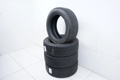 4x pneumatici invernali Bridgestone 235 60 18 pollici DOT19/18 MO circa 4mm