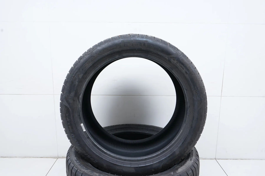 2 pneus hiver Pirelli 285/40/20 pouces, profondeur de sculpture d'environ 4 mm, homologués DOT23 BMW*