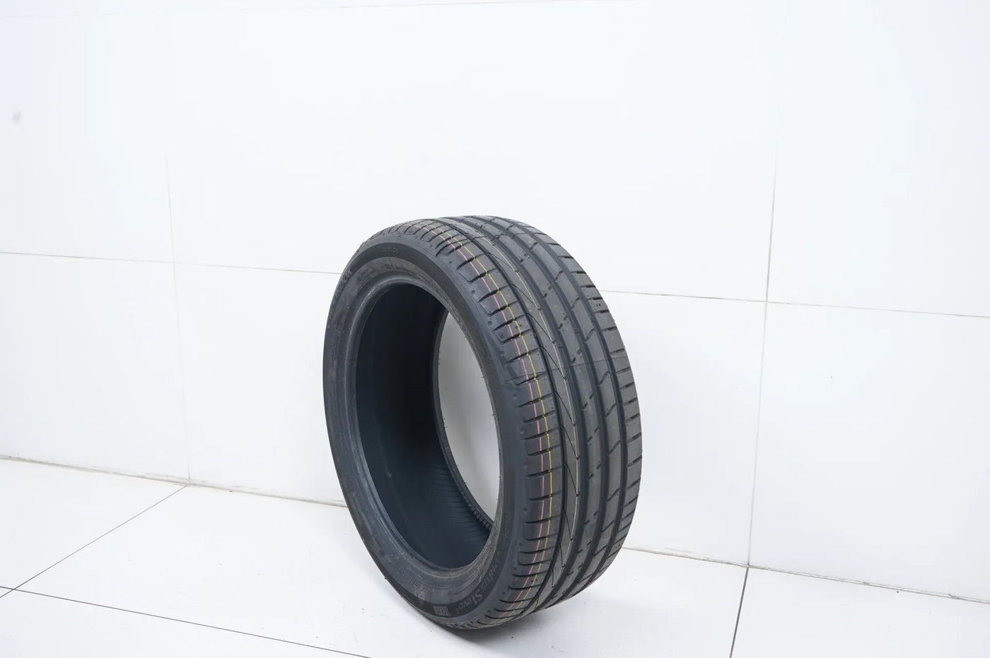 1 x DEMO Sommerreifen Hankook 225 45 18 Zoll DOT23 MO RFT