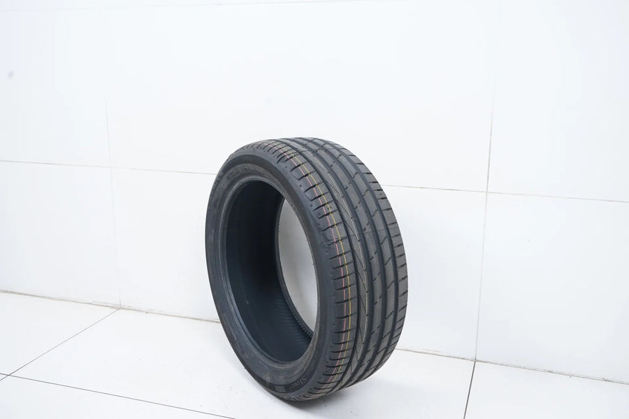 1 x DEMO Sommerreifen Hankook 225 45 18 Zoll DOT23 MO RFT