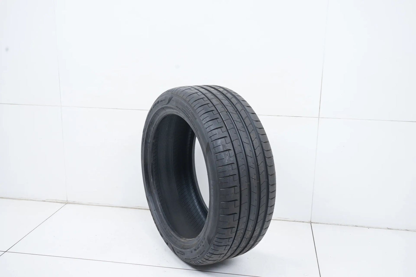 1 x Sommerreifen Pirelli P Zero 225 45 18 Zoll DOT17 ca.7mm