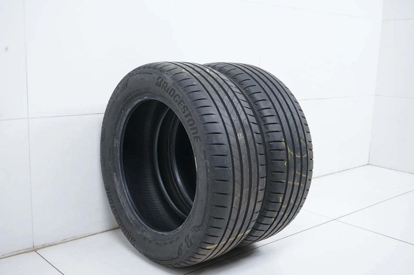 2 x Sommerreifen Bridgestone 235 55 18 Zoll  DOT19 ca.6 mm MO