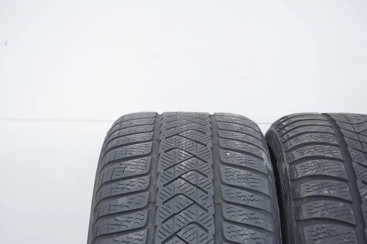 2 pneus d'hiver Pirelli 225/45 R18 18 pouces DOT21 env. 4 mm MO RFT Vue détaillée 4