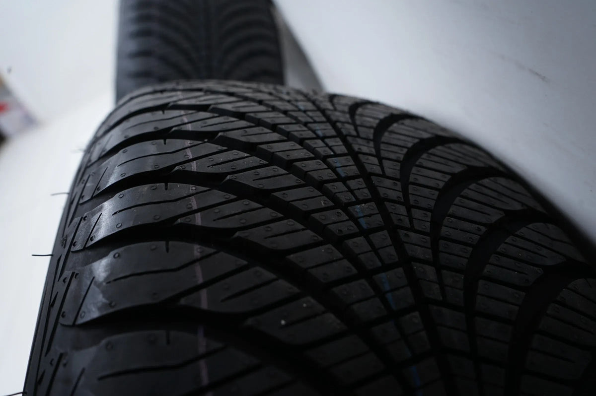 Audi Q5 8R All-weather tires, all-season tires, 235/65 R17 inch, 8mm tread depth Detailansicht 9