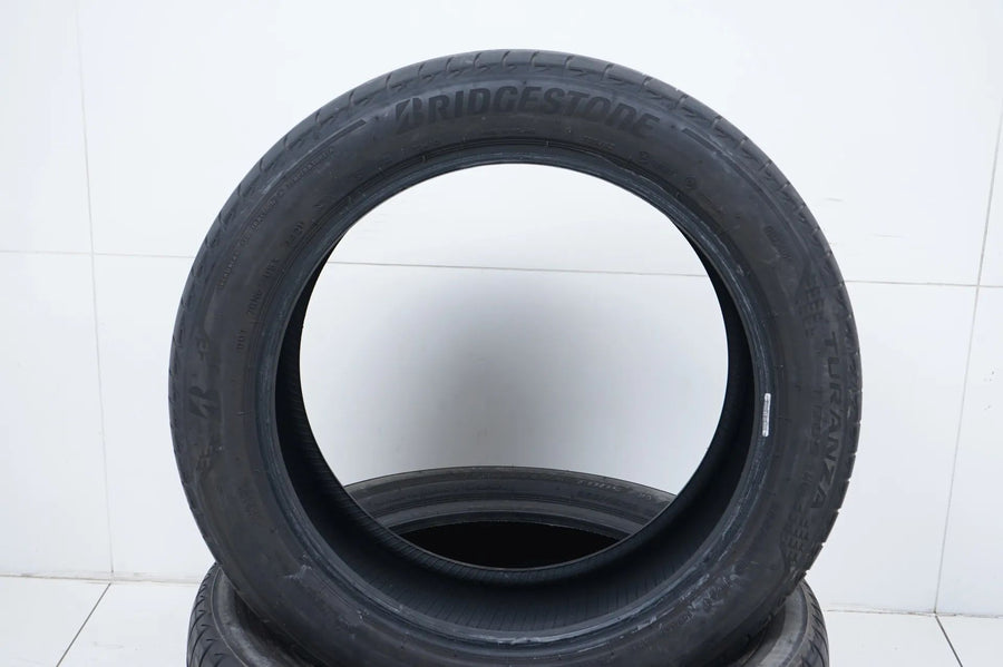 2 x summer tires 255 45 19 inch Bridgestone approx. 5mm tread depth DOT20 MO