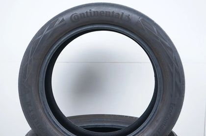 4 pneus été Continental DOT21 235/50/19 pouces, profondeur de sculpture d'environ 4 mm.