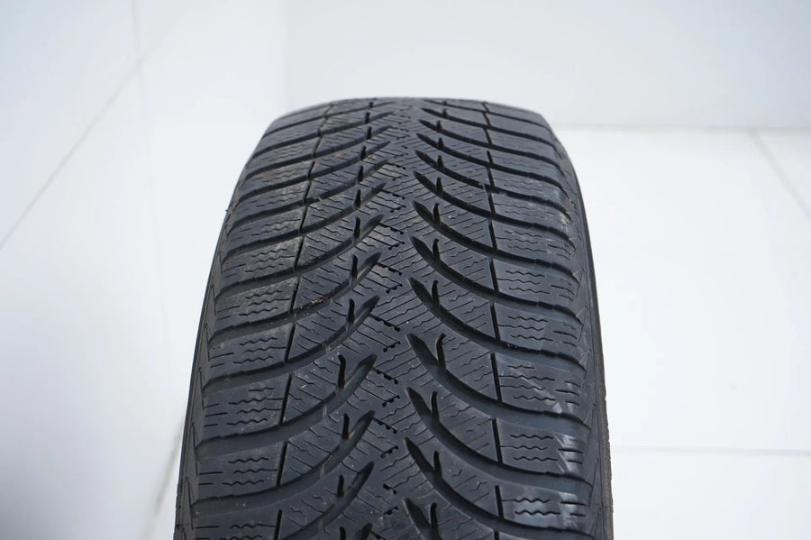 1x Winter tire 205 60 16 inch Michelin approx. 4 mm tread depth DOT18 MO