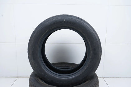2 pneus d'été neufs de démonstration Goodyear 235/60/18 pouces DOT22