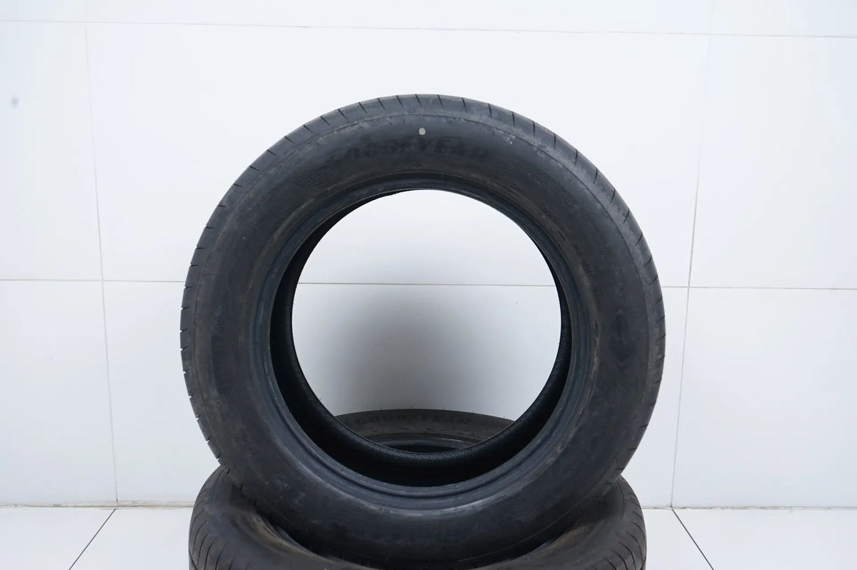 2x New DEMO Summer Tires Goodyear 235 60 18 inch DOT22 Detail view 2