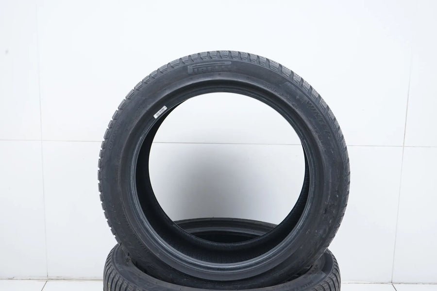 2x Winterreifen 275 40 18 Zoll Pirelli ca.4 mm DOT19 MO