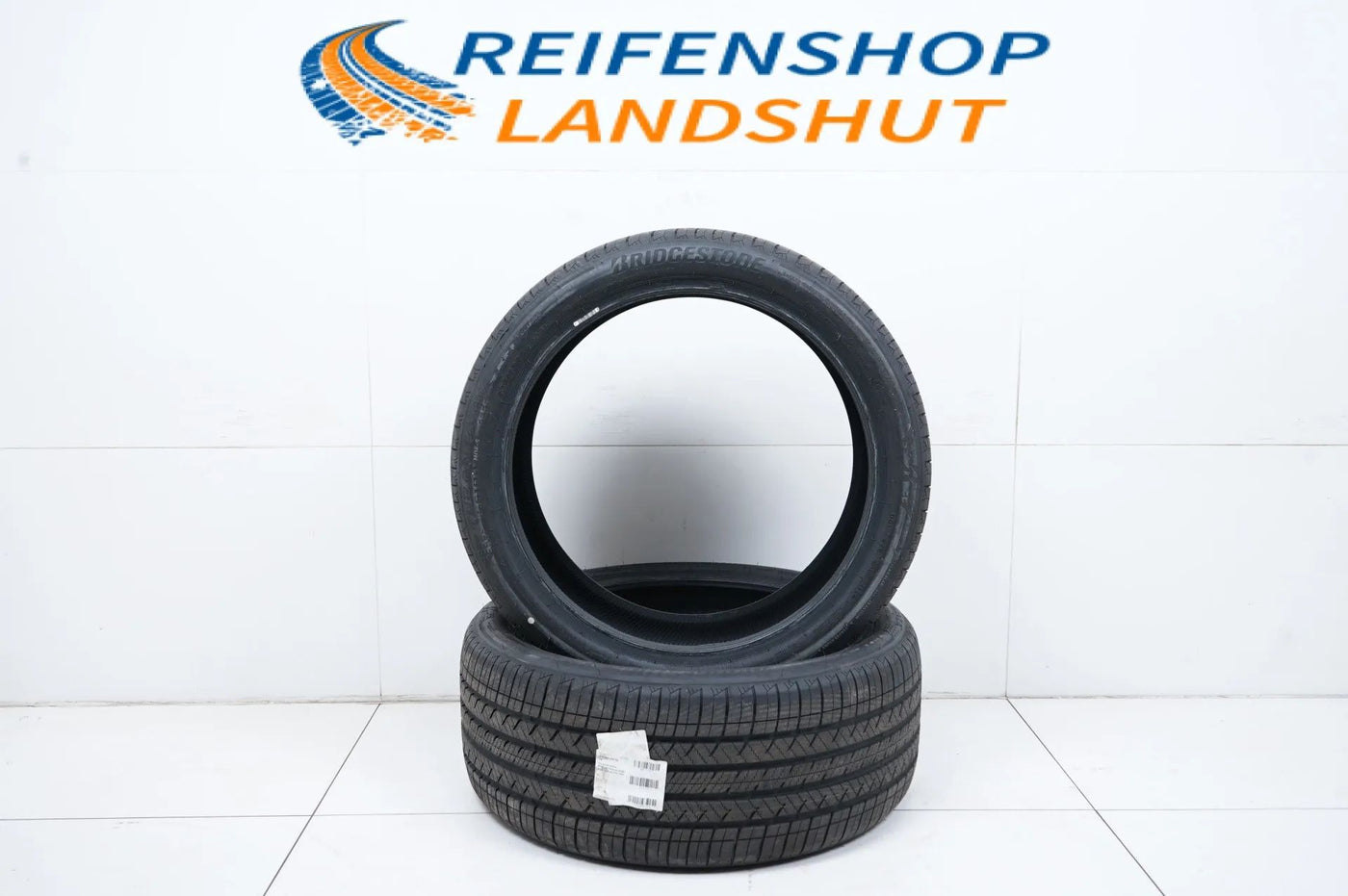 2x DEMO summer tires 265 40 21 inch Bridgestone DOT24 RFT MO