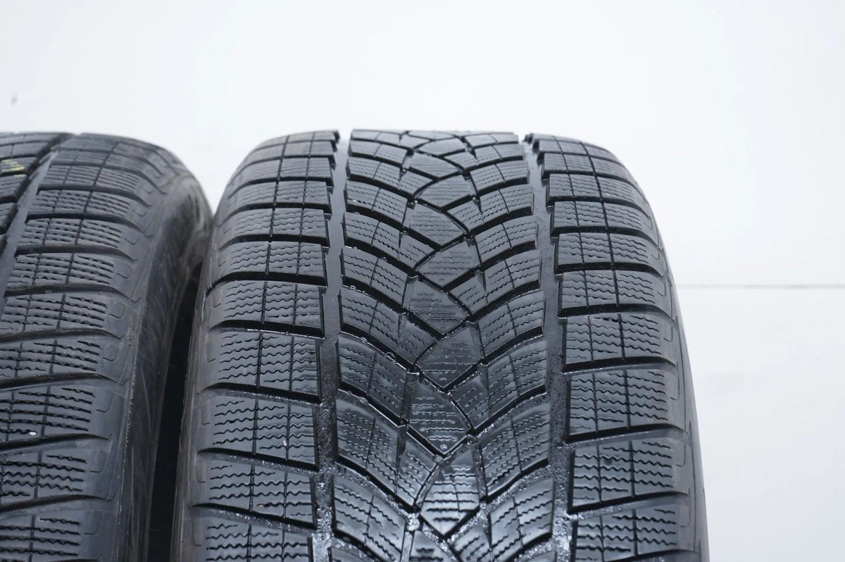 2 x Winterreifen Goodyear 275 45 21 Zoll ca.7 mm DOT19 MO Detailansicht 5