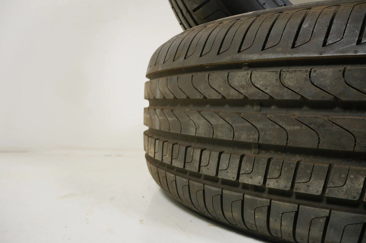 2 x Like New Summer Tires 235 50 20 inch Pirelli DOT18 MO Detailansicht 7