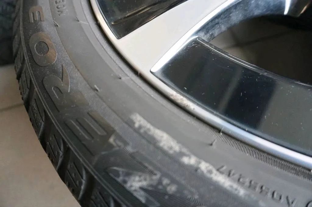 Original Mercedes E Klasse W213 S213 18 Zoll Alufelgen Winterräder Winterreifen Detailansicht 9