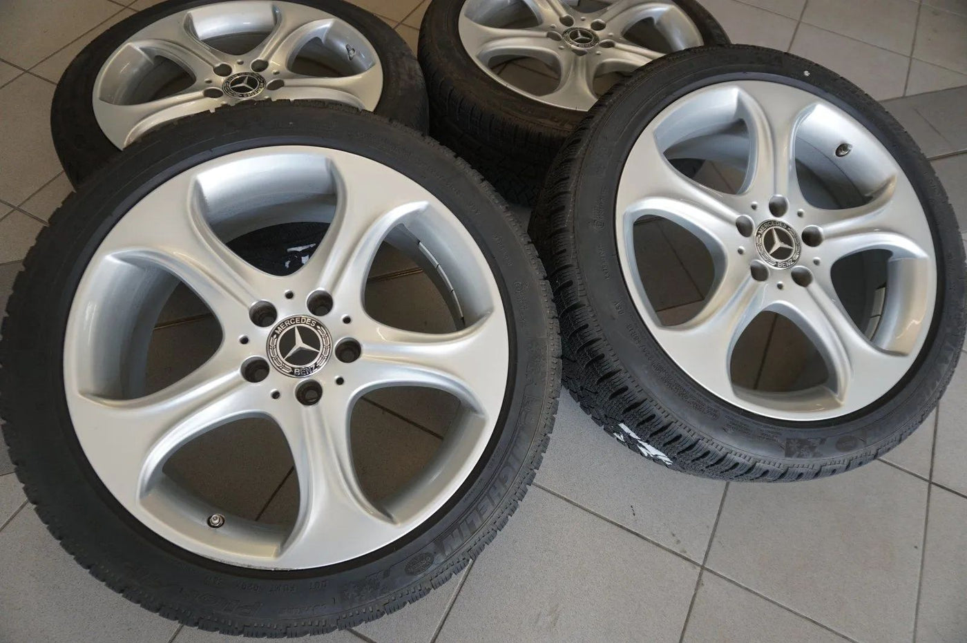 Jantes alu d'origine Mercedes Classe C W205 S205 roues complètes hiver pneus hiver 18 pouces