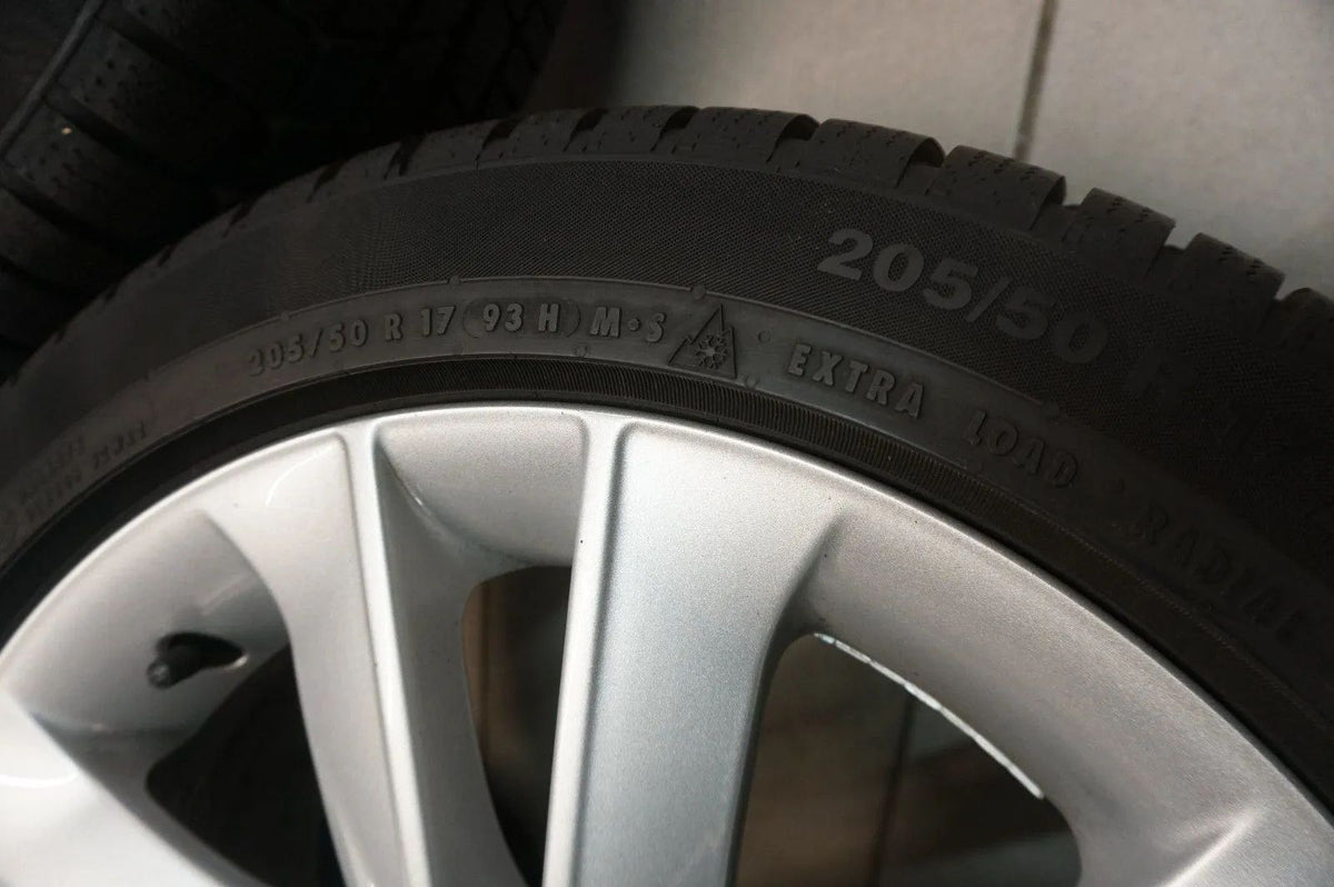 Original BMW 1 Series E87 Alloy Wheels Winter Tires 205 50 R17 inch 8mm Detailansicht 3