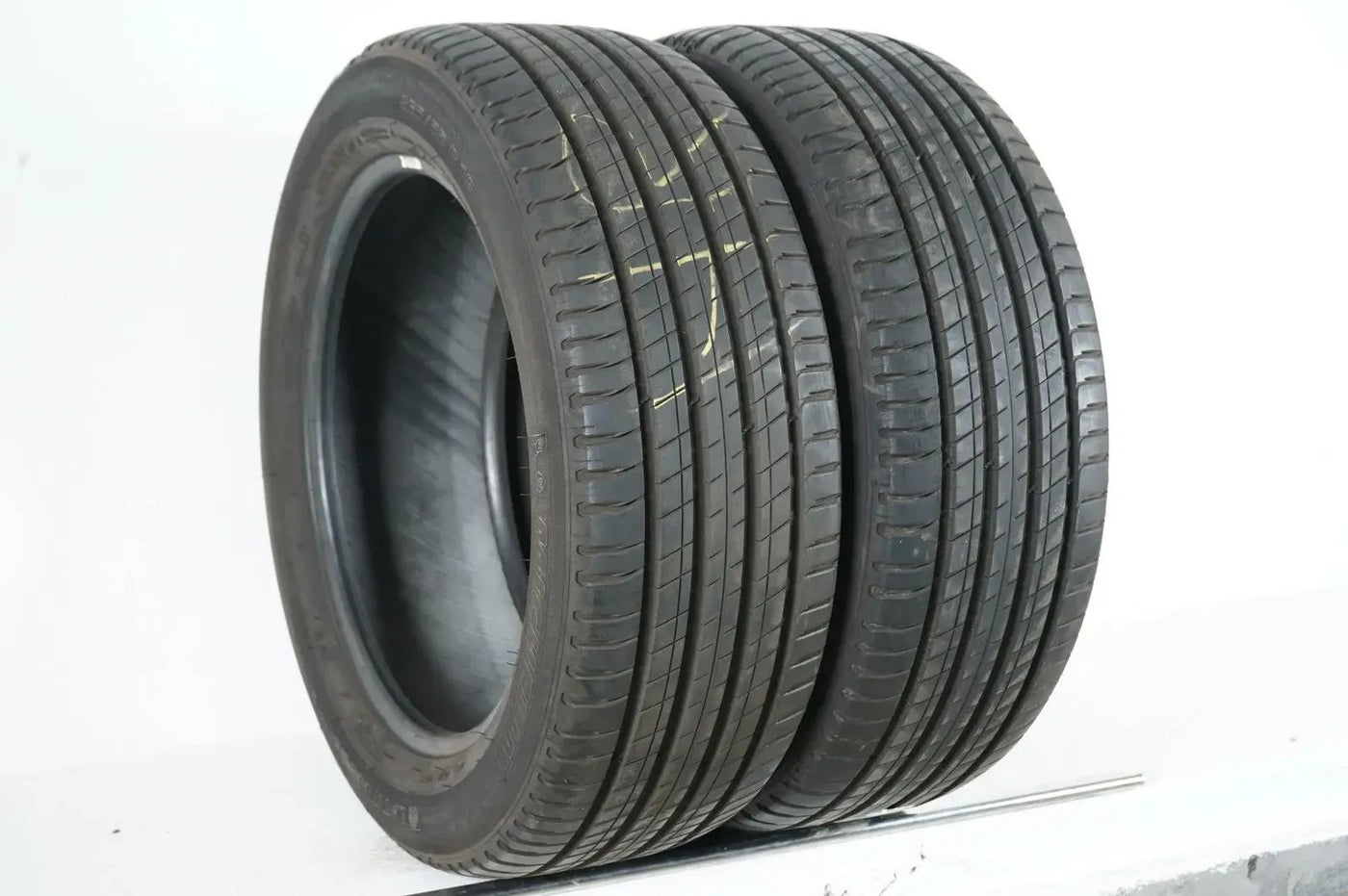 2 x pneus été Michelin 235 55 19 pouces DOT22 env.6mm AO
