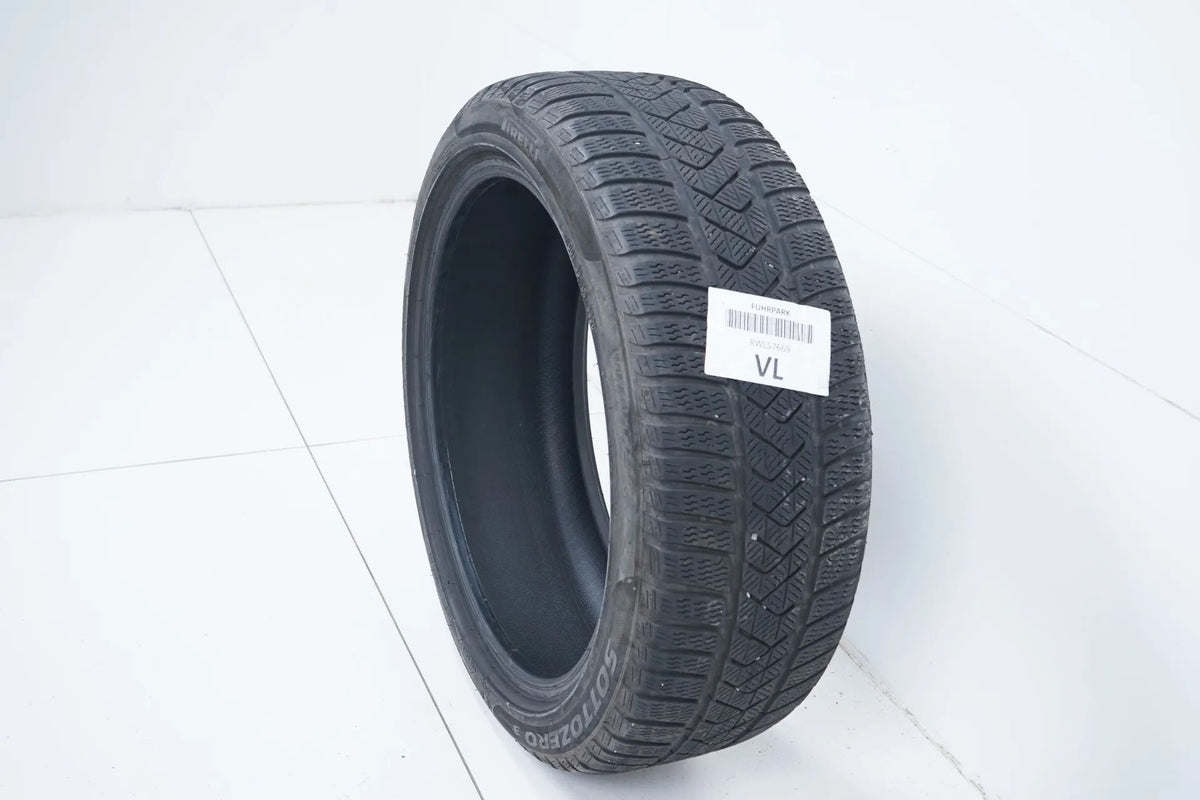 1 x Pirelli winter tire 225 45 19 inch DOT119 BMW* approx. 5mm RFT Detail view 4